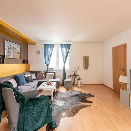 Crystal View Apartment *